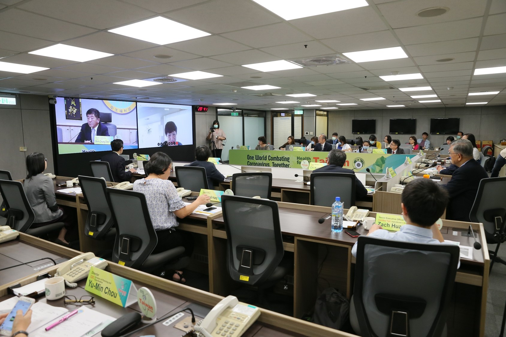2020年5月15日在臺北舉行「新型冠狀病毒肺炎防治檢討」視訊論壇